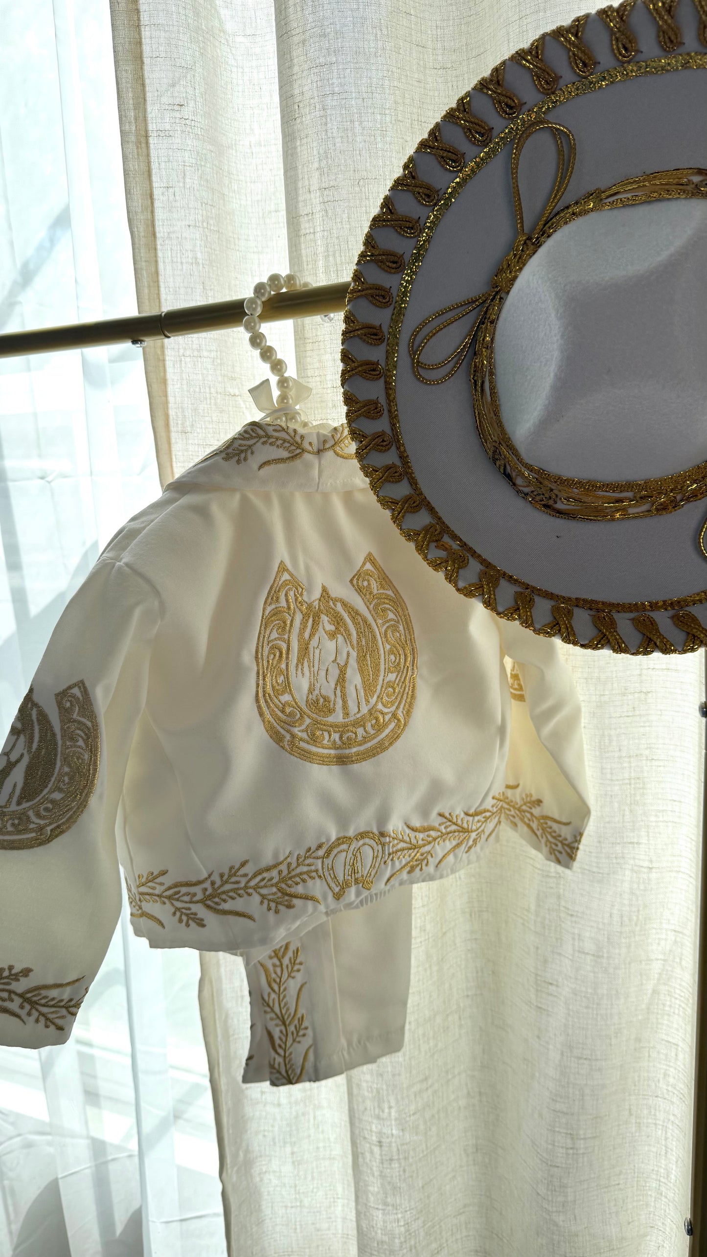 Charro beige y oro