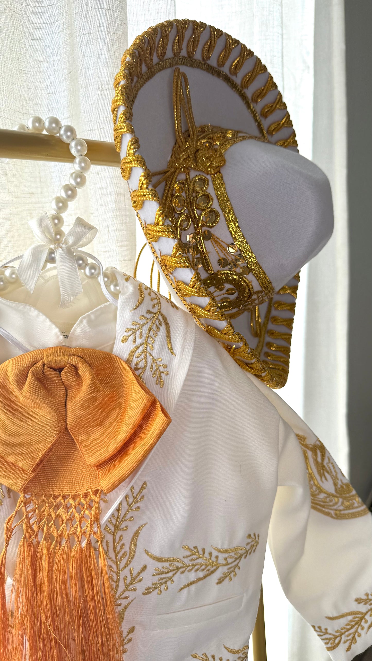 Charro beige y oro