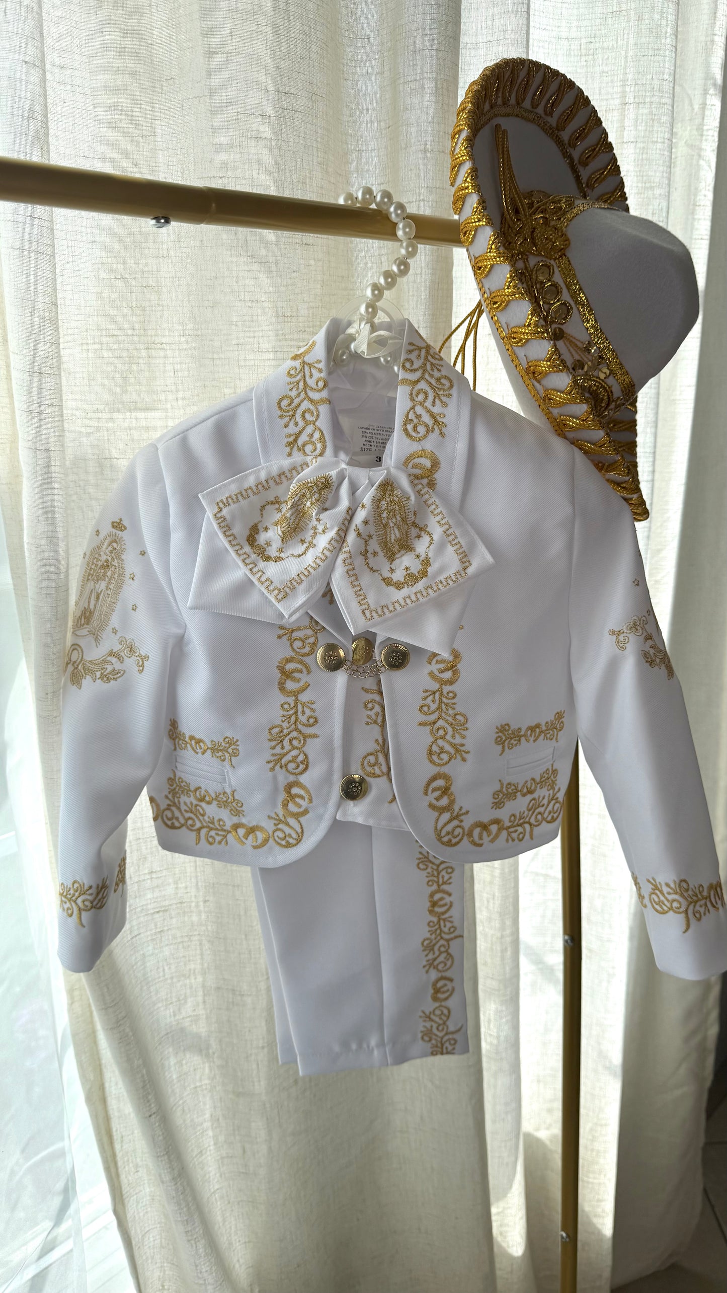 Charro blanco y oro
