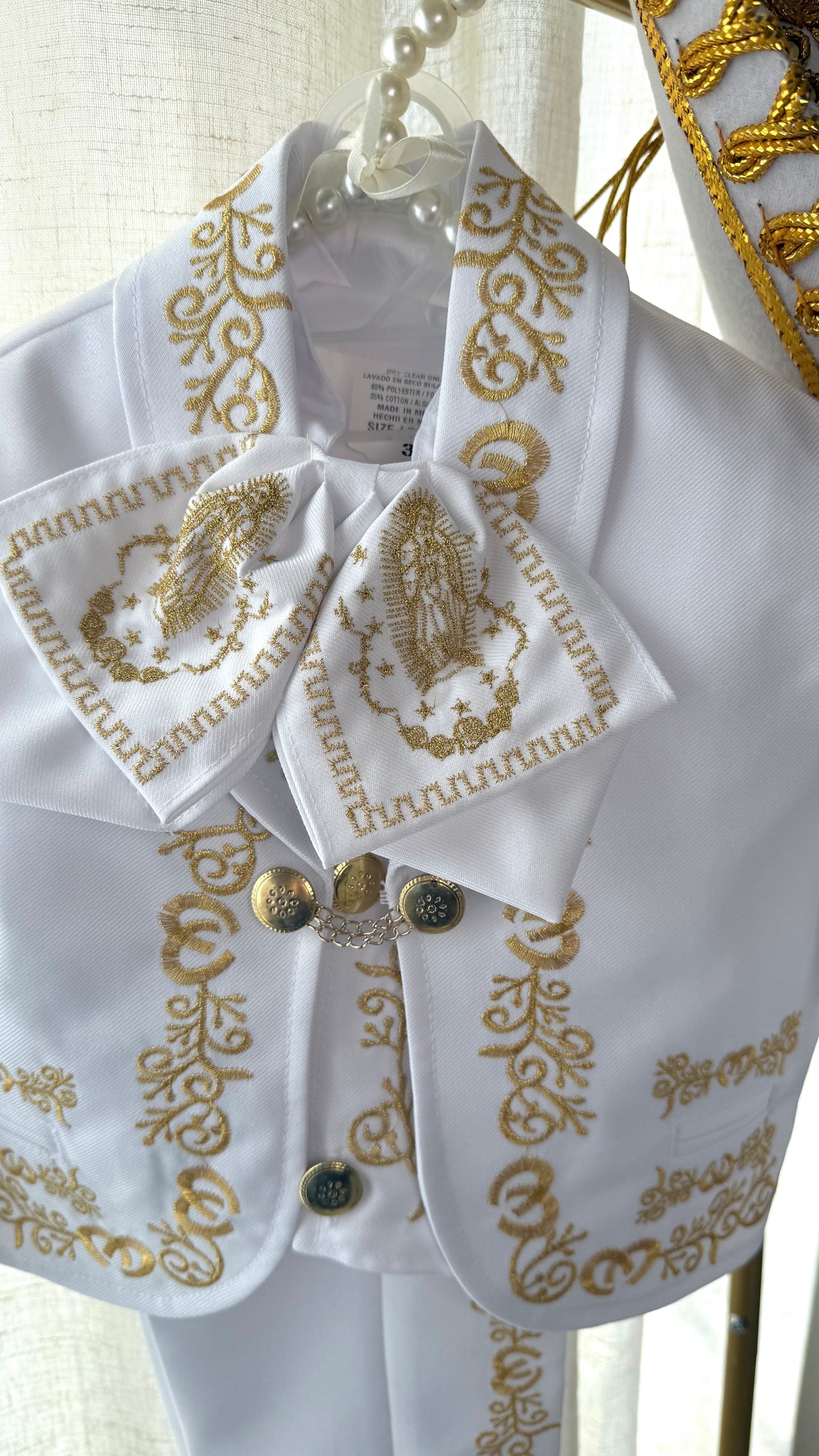 Charro blanco y oro