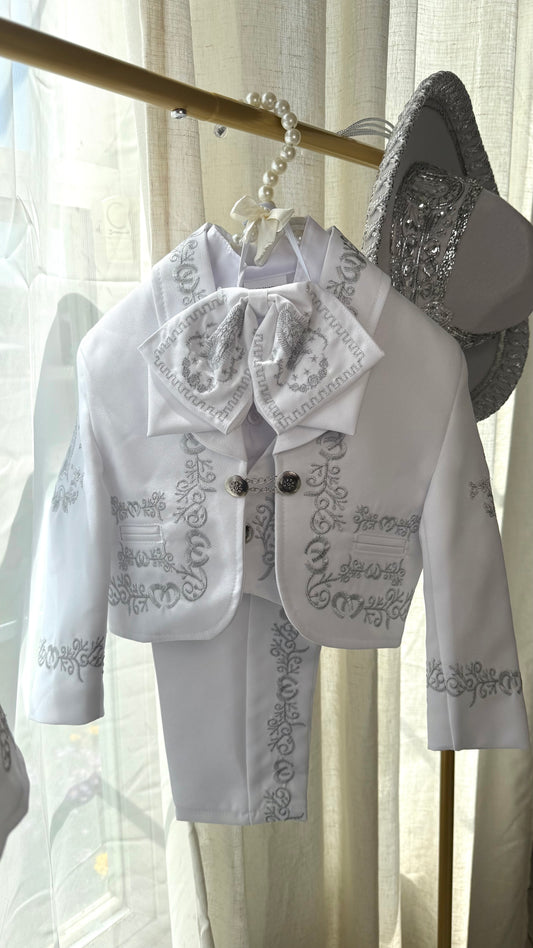 Charro blanco y plata