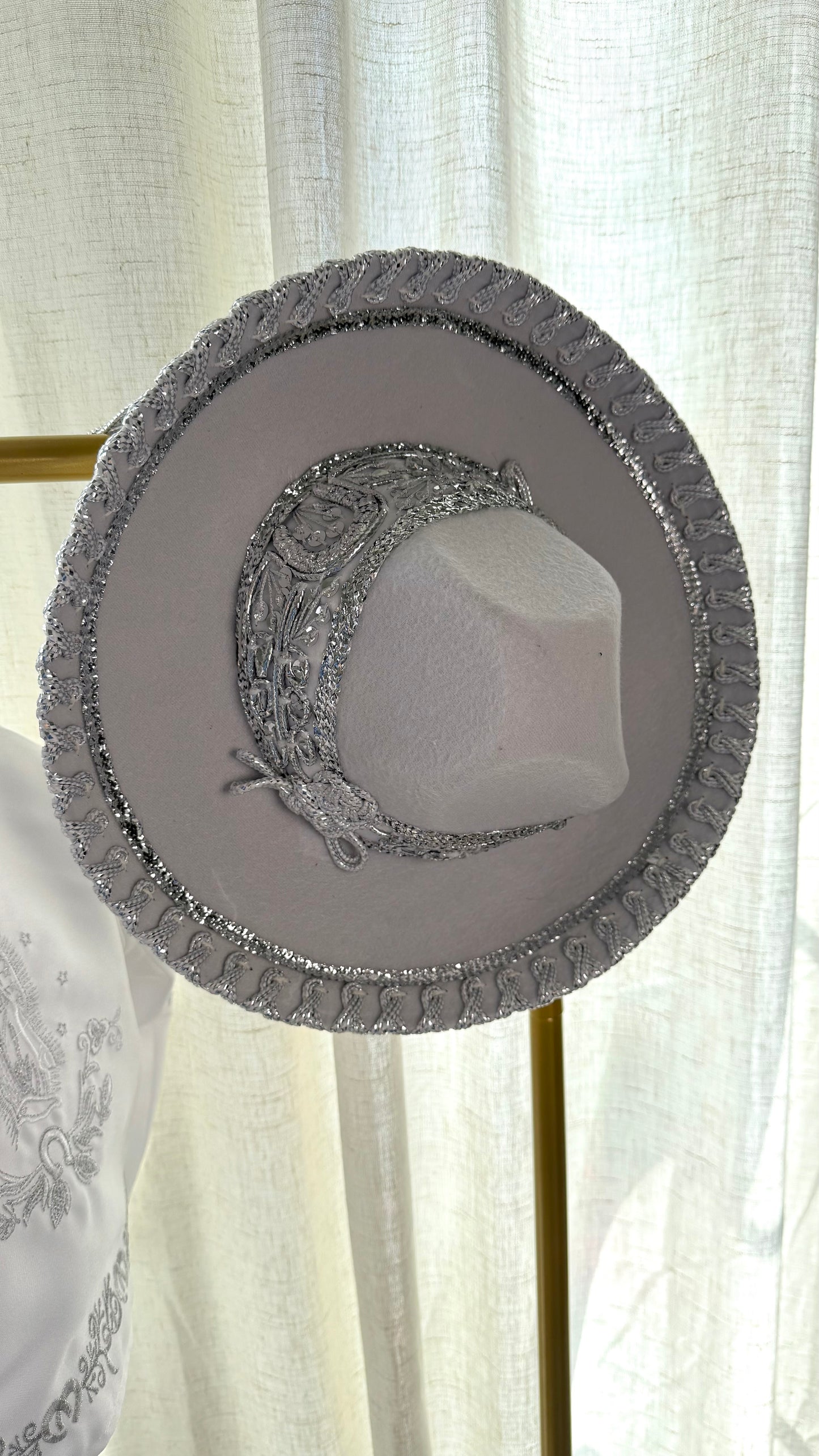 Charro blanco y plata